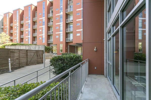 Luxe + Modern Johnny Cash Inspired Executive Condo Nashville Buitenkant foto