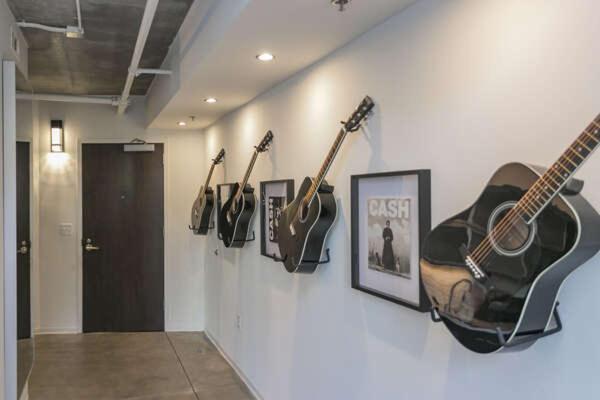 Luxe + Modern Johnny Cash Inspired Executive Condo Nashville Buitenkant foto