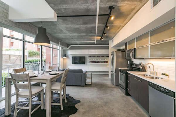 Luxe + Modern Johnny Cash Inspired Executive Condo Nashville Buitenkant foto